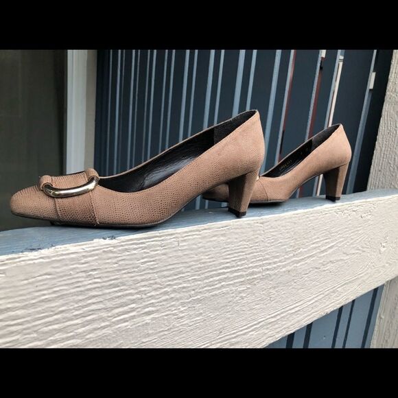Stuart Weitzman Women’s Brown/ Tan Heels Sz 8 US - Picture 1 of 8